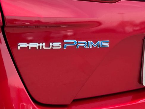 Used 2021 Toyota Prius Prime XLE FWD image 31