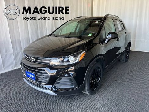 Used 2021 Chevrolet Trax LT w/ Midnight Edition FWD image 1