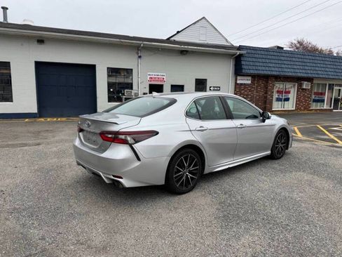 Used 2021 Toyota Camry SE image 4