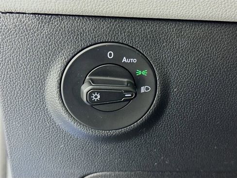 Used 2023 Volkswagen Taos SE image 14