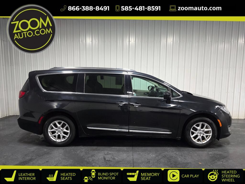 Used 2020 Chrysler Pacifica Touring-L FWD image 1