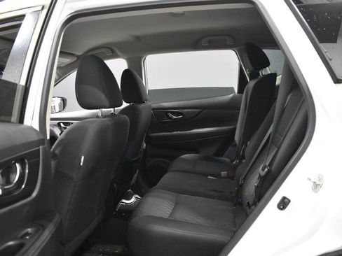Used 2020 Nissan Rogue SV FWD image 29