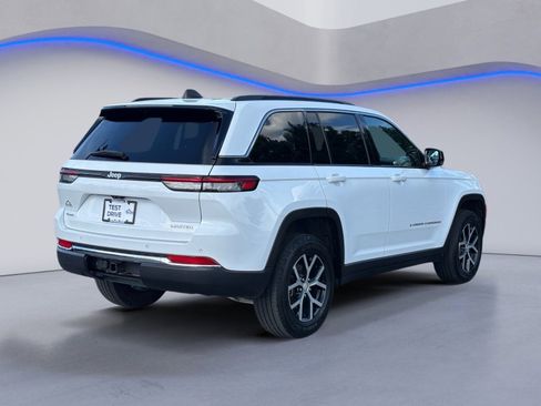 Used 2024 Jeep Grand Cherokee Limited AWD/4WD image 12