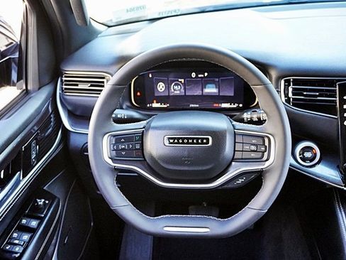 Used 2023 Jeep Wagoneer 2WD image 20