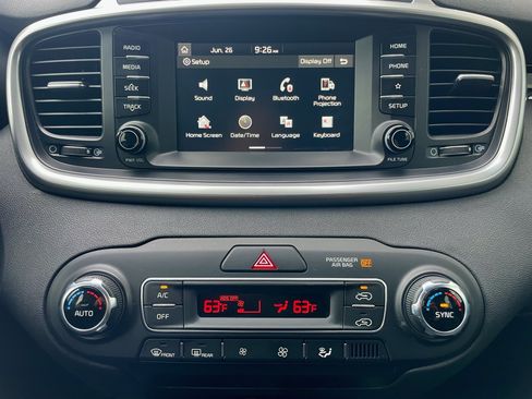 Used 2019 Kia Sorento AWD V6 image 18