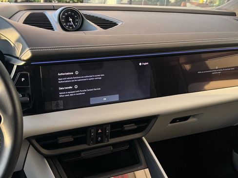 Used 2024 Porsche Macan 4 Electric image 31