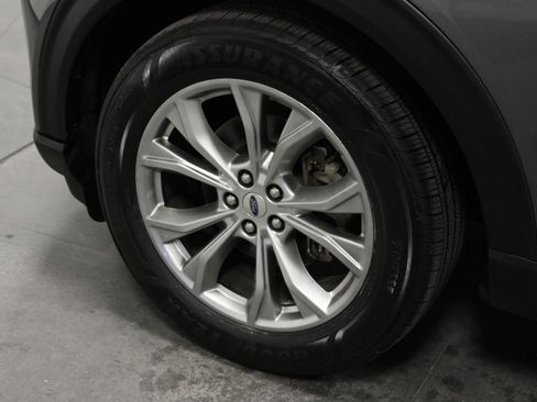 Used 2023 Ford Explorer Limited w/ Equipment Group 301A RWD image 10