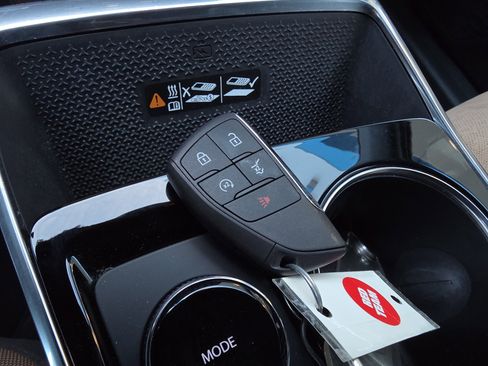 Used 2025 Chevrolet Equinox ACTIV w/ Safety and Technology Package image 38