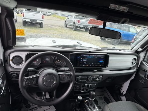 Used 2026 Jeep Wrangler Unlimited Sport AWD/4WD image 14