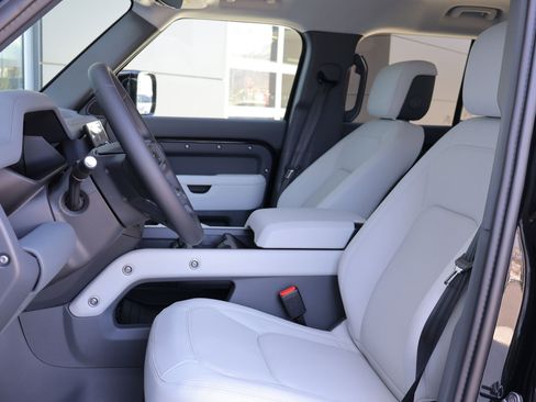 New 2026 Land Rover Defender 110 X-Dynamic SE image 17