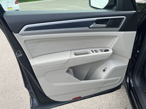 Certified 2023 Volkswagen Atlas SEL R-Line AWD/4WD image 18