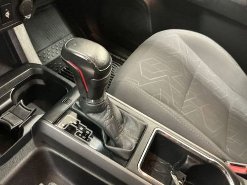 Used 2018 Toyota Tacoma TRD Off-Road image 30