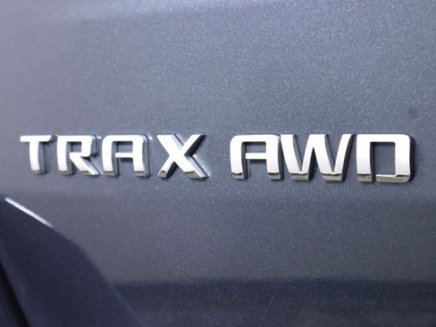 Used 2021 Chevrolet Trax LT w/ LT Convenience Package image 34