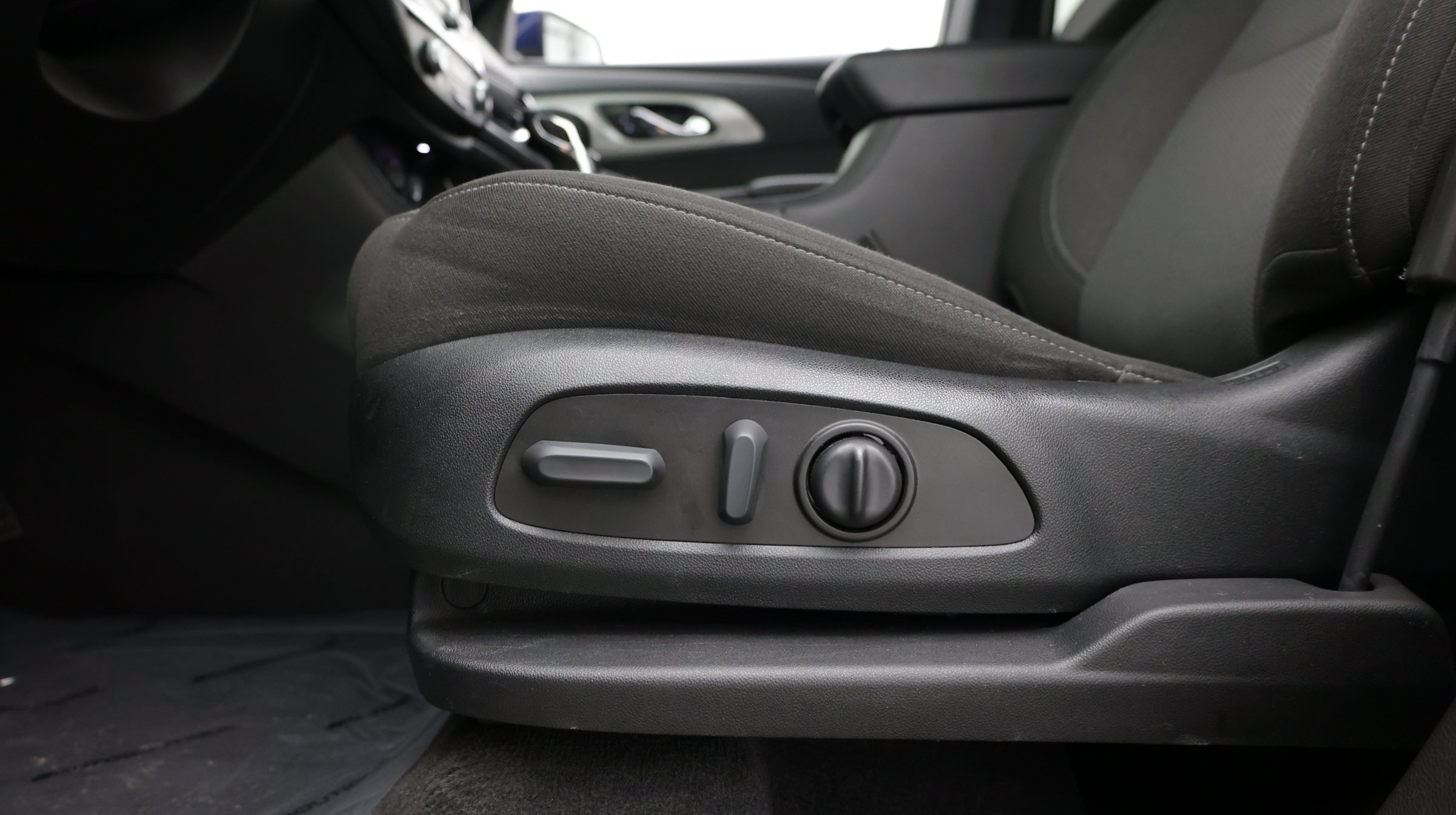 Used 2023 Chevrolet Traverse LT FWD image 16
