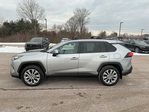 Used 2025 Toyota RAV4 XLE Premium image 8