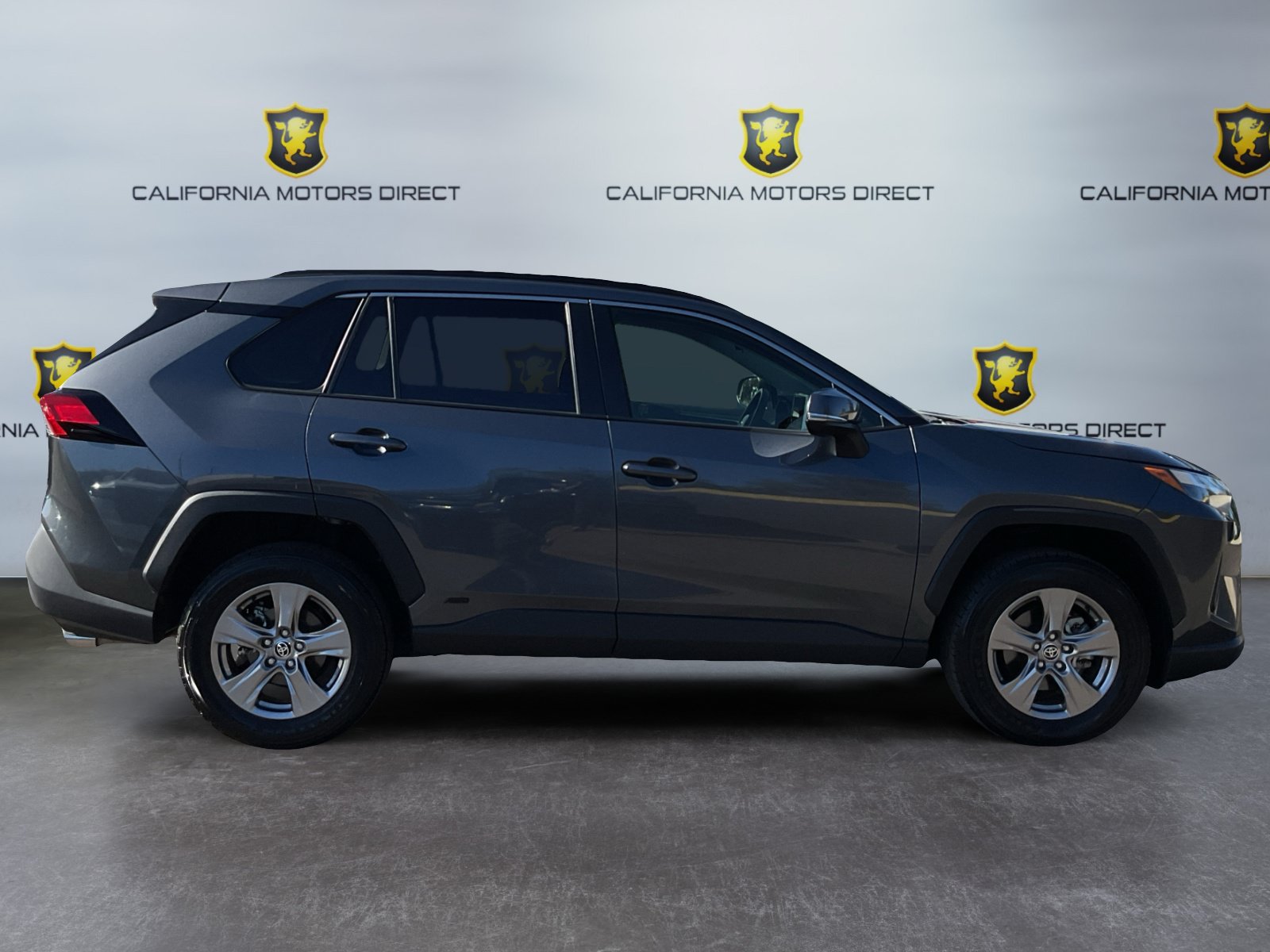 Used 2025 Toyota RAV4 LE AWD/4WD image 4