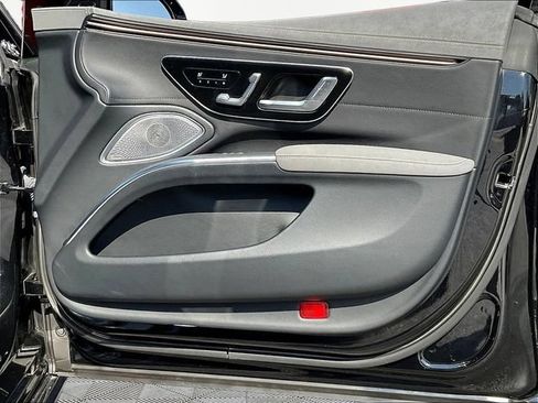 Used 2022 Mercedes-Benz EQS 580 4MATIC Sedan image 30