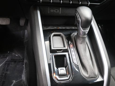 Used 2024 Chevrolet Colorado LT w/ LT Convenience Package II image 14