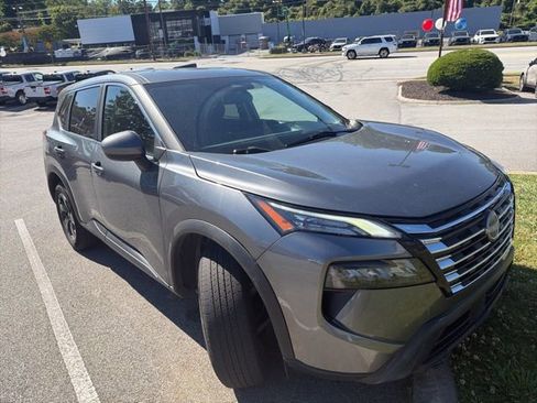 Used 2024 Nissan Rogue SV FWD image 3