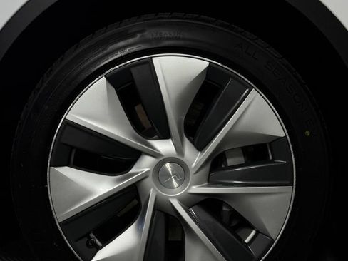 Used 2021 Tesla Model Y Long Range AWD/4WD image 39