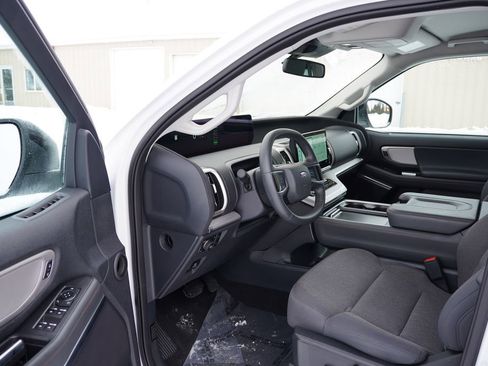 Certified 2025 Ford Expedition Active image 16