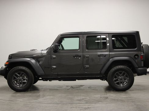 Used 2025 Jeep Wrangler Unlimited Sport AWD/4WD image 5