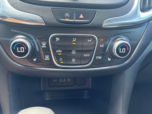 Used 2022 Chevrolet Equinox LT FWD image 26