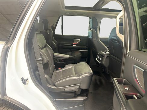 Used 2025 Ford Expedition Platinum AWD/4WD image 19