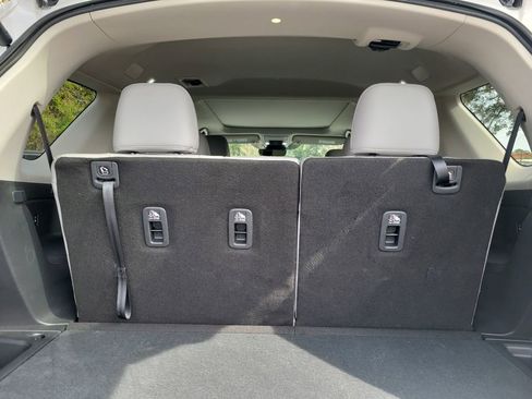 Certified 2025 Honda Pilot Touring image 8