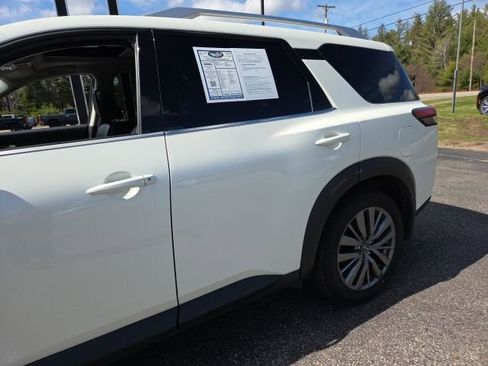 Used 2023 Nissan Pathfinder SL AWD/4WD image 40