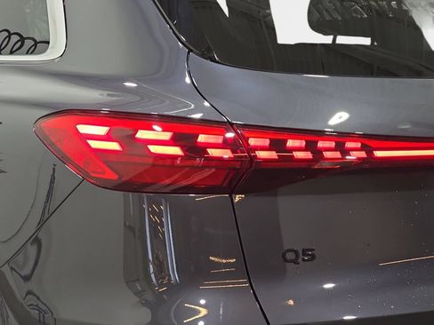 Used 2025 Audi Q5 Premium Plus w/ Premium Plus AWD/4WD image 35