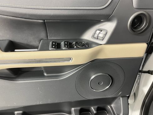 Used 2023 Ford Expedition Max XLT image 18