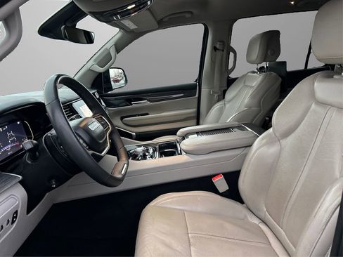 Used 2022 Jeep Wagoneer Series III w/ Rear Seat Video Group 1 image 9