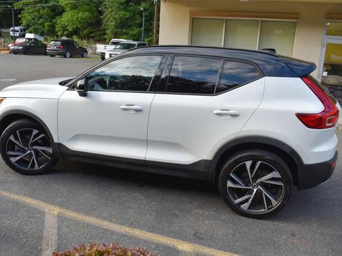 Used 2019 Volvo XC40 T5 R-Design AWD/4WD image 7