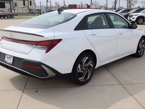 Used 2025 Hyundai Elantra Sport image 5