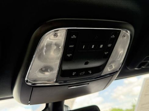 Used 2017 Jeep Grand Cherokee Overland image 26