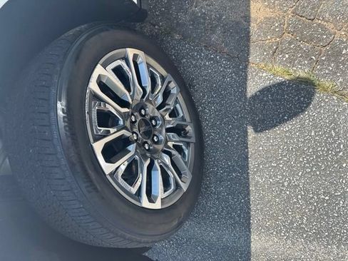 Certified 2024 GMC Yukon XL Denali Ultimate AWD/4WD image 13