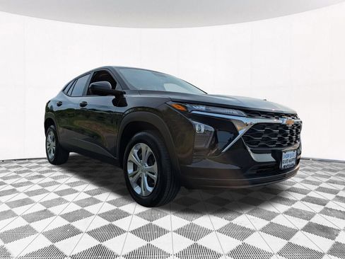 Used 2025 Chevrolet Trax LS FWD image 13