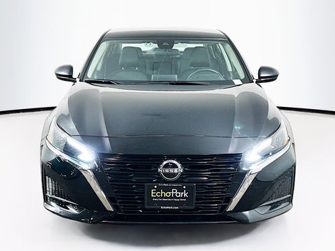 Used 2025 Nissan Altima 2.5 SV image 2