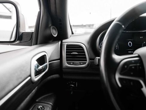 Used 2021 Jeep Grand Cherokee Laredo image 22