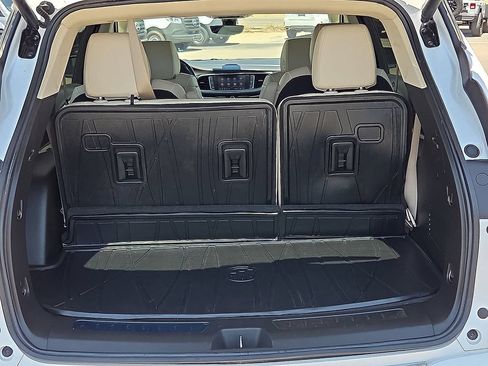 Used 2023 Buick Enclave Avenir w/ Avenir Technology Package AWD/4WD image 12