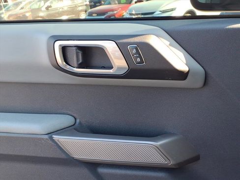 Used 2023 Ford Bronco Badlands image 25