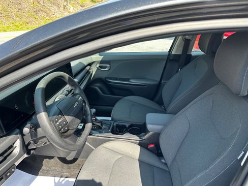 Used 2025 Kia K4 FWD image 23