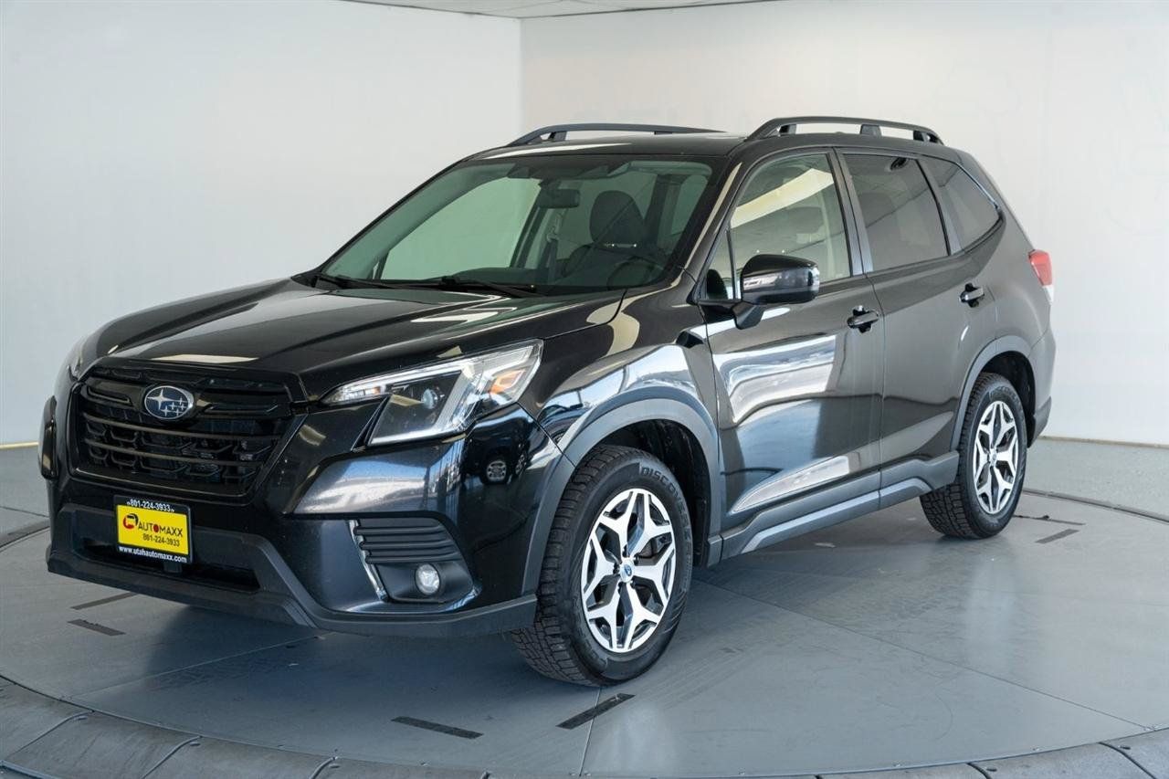 Used 2024 Subaru Forester Premium AWD/4WD image 3