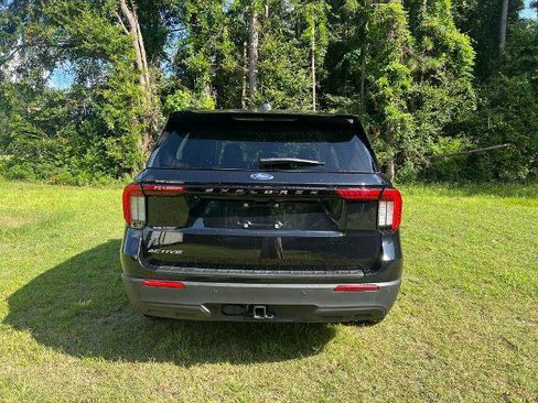 Used 2025 Ford Explorer Active image 6