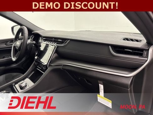 New 2025 Jeep Grand Cherokee Laredo X w/ Luxury Tech Group I image 16