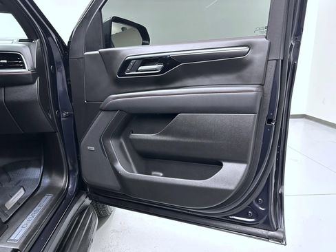 Used 2025 Chevrolet Suburban RST w/ Comfort Package image 16