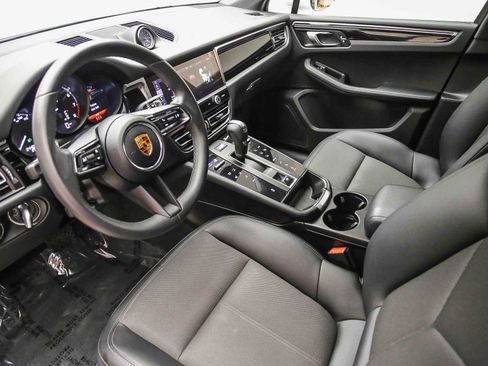 Certified 2022 Porsche Macan AWD/4WD image 4
