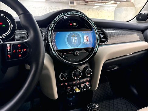 Used 2024 MINI Cooper SE w/ Signature Upholstery Package FWD image 9