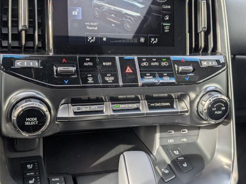 New 2026 Lexus LX 700h Luxury image 28